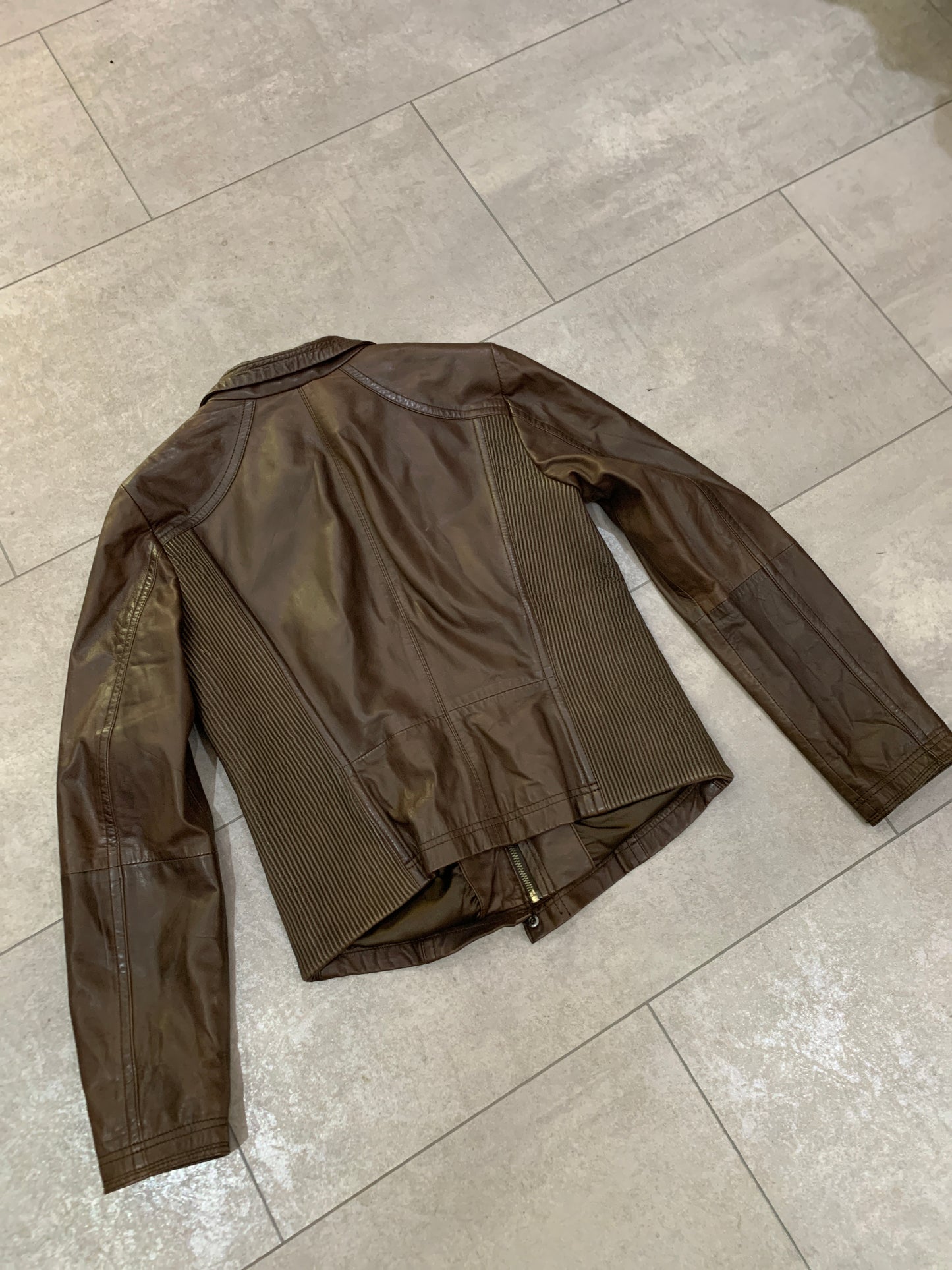 Dunkle Braune taillierte Lederjacke M