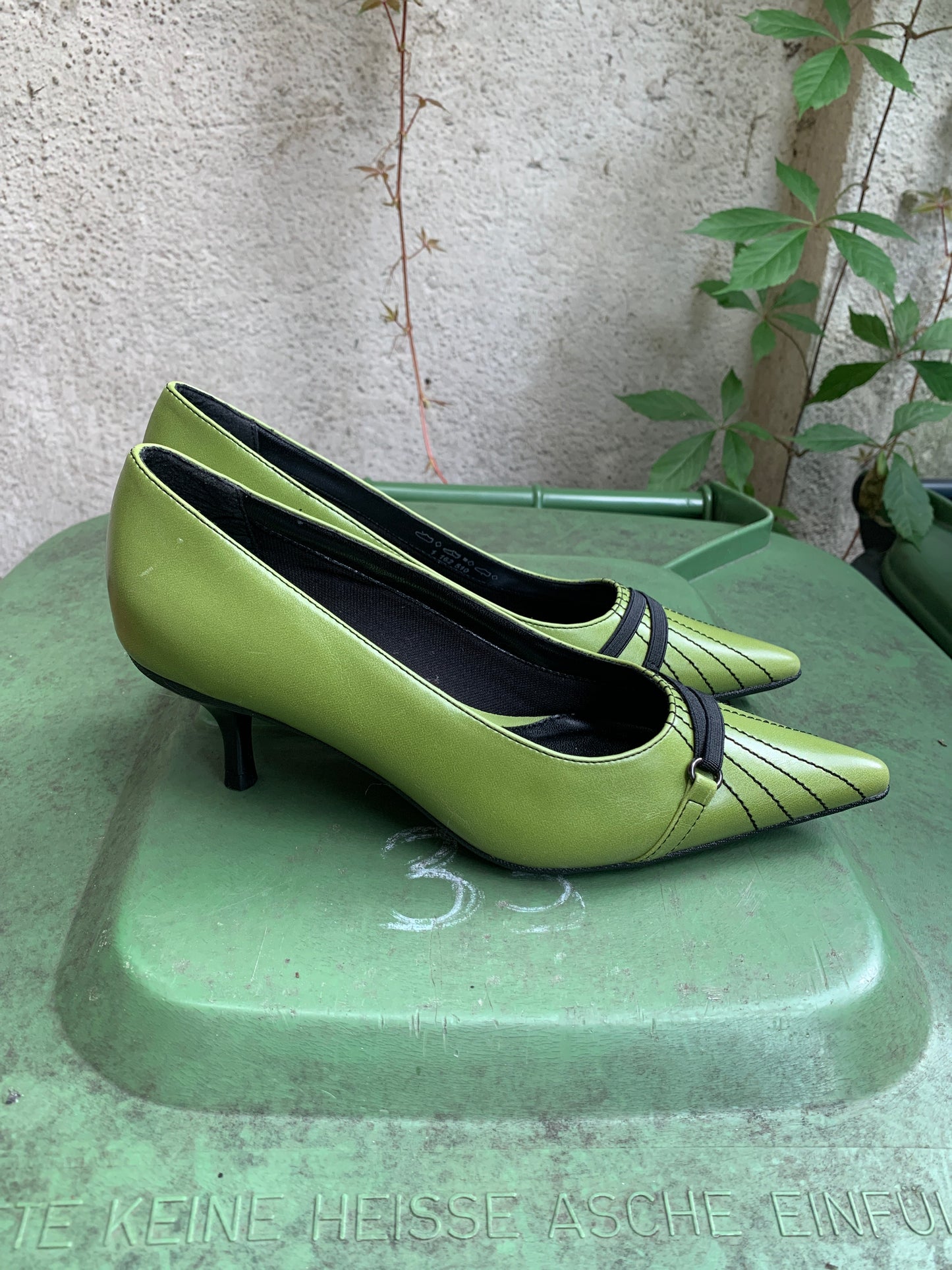 Y2K Graceland Pumps 37