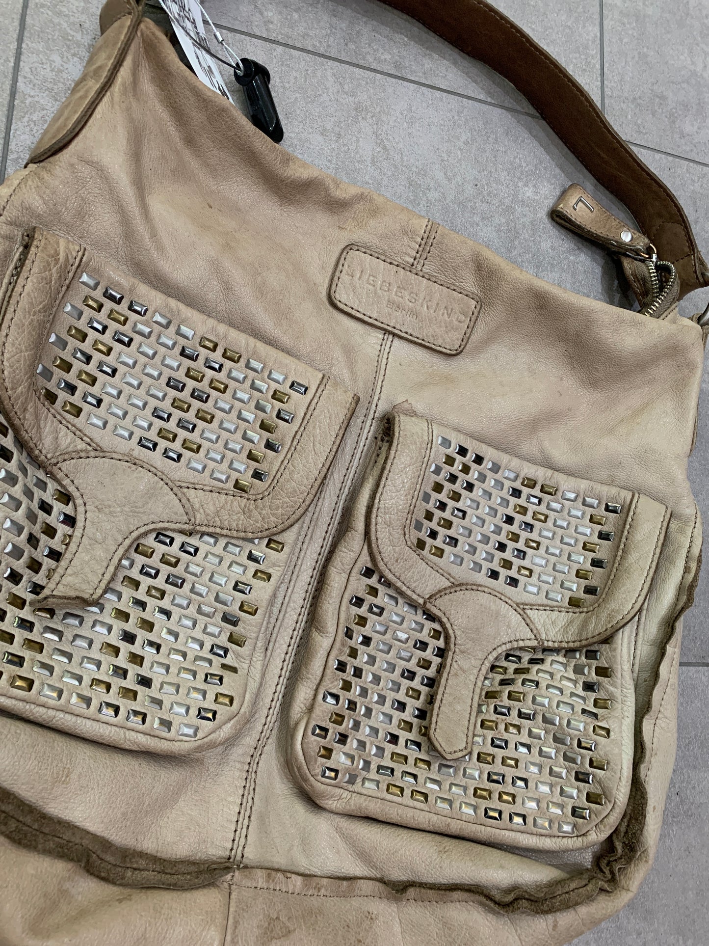 Liebeskind beige Ledertasche mit Nieten