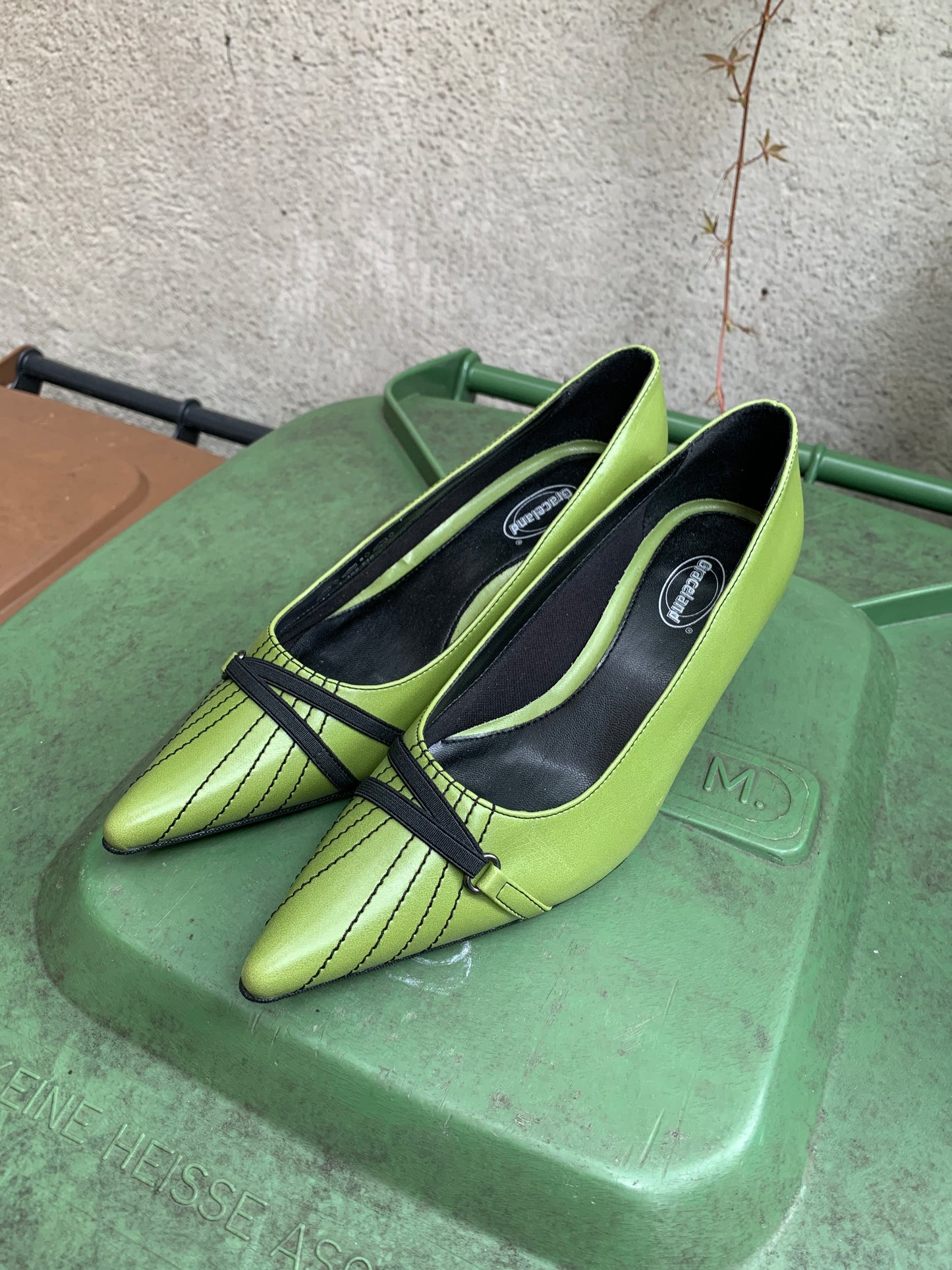 Y2K Graceland Pumps 37