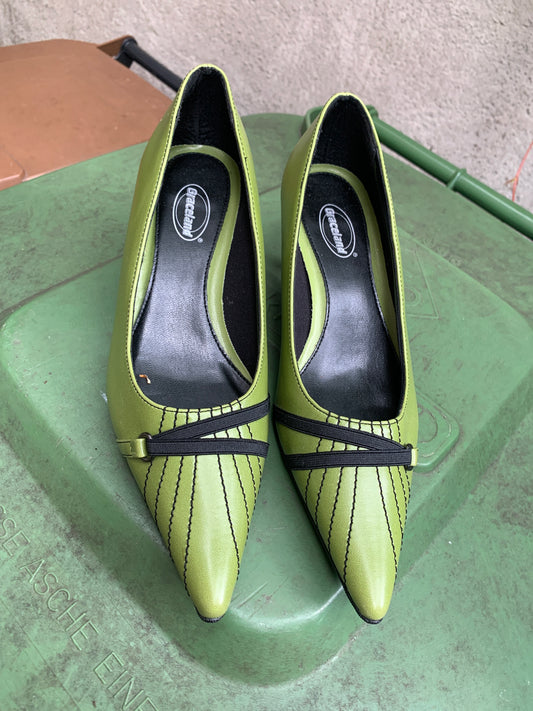 Y2K Graceland Pumps 37