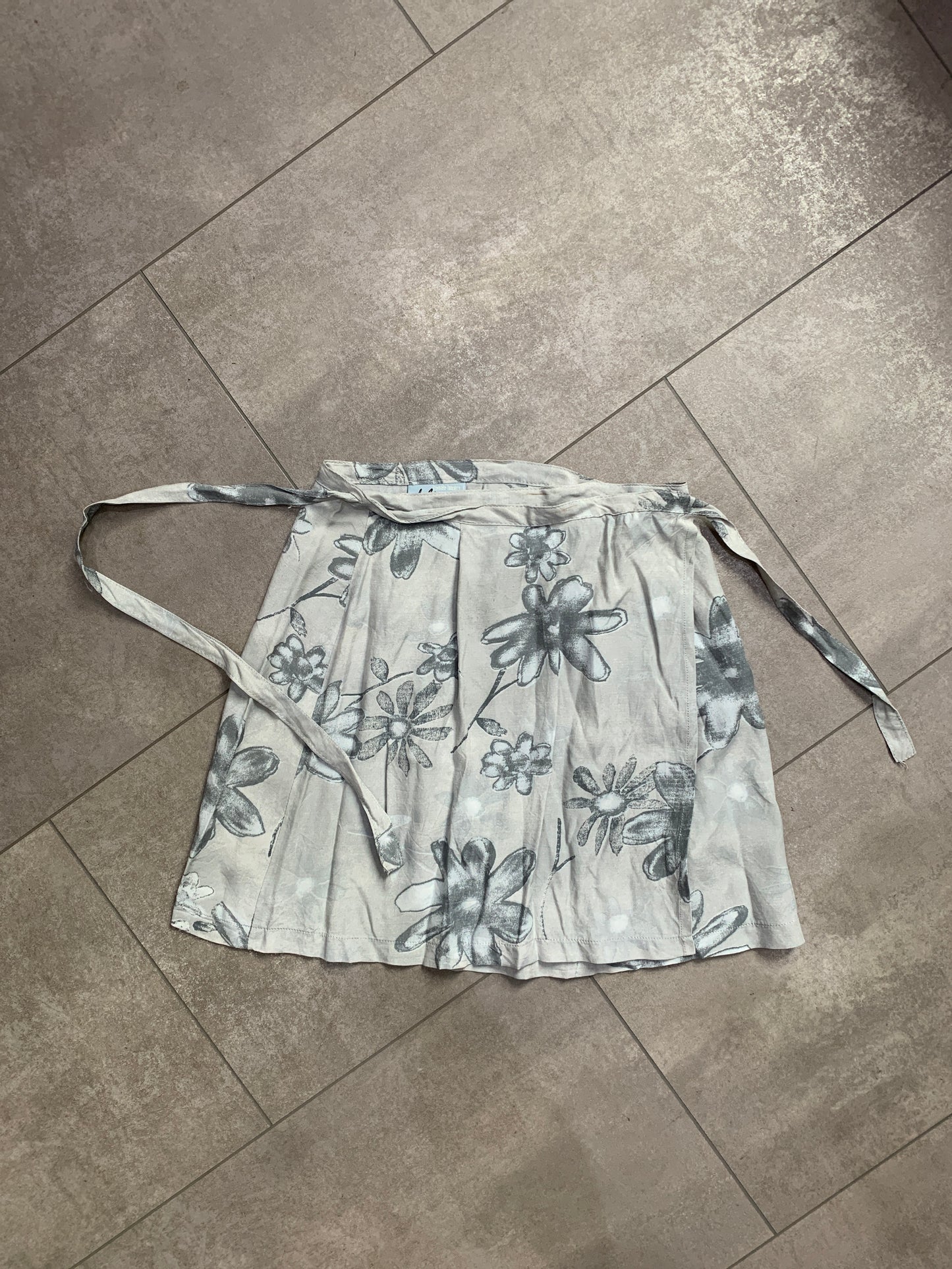 Grauer Blumen Wickelrock XS